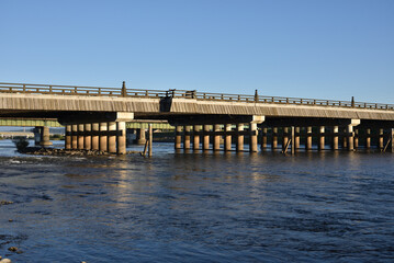 宇治川と宇治橋(京都府宇治市)