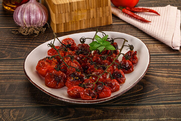 Baked cheeryy momatoes with olive oil