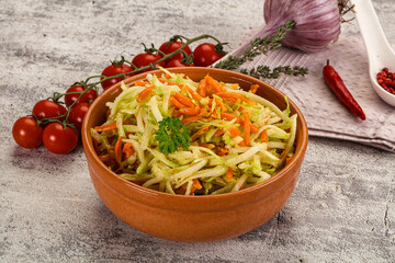 Vegan salad with kohlrabi and carrot