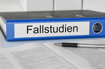Aktenordner mit der Beschriftung Fallstudien