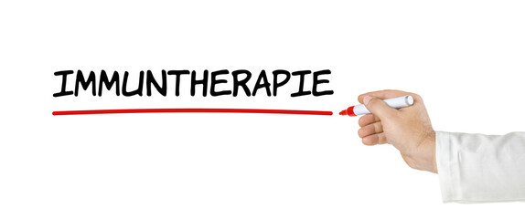 Hand mit Stift schreibt Immuntherapie