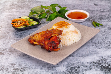 Spicy roasted chicken wing with rice