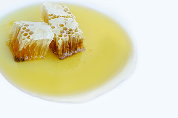 Details of the honeycomb and larvae