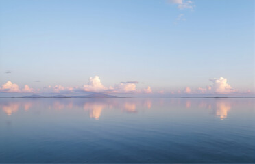 Naklejka premium Tranquil Scenery of Water and Sky