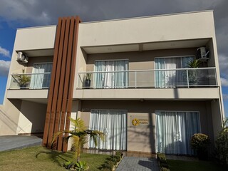 casa com detalhe arquitetônico em linhas 