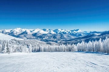 Obraz premium Panoramic view of snowy mountain range