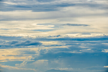 夏の朝　空と印象的な雲01