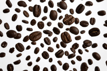 Obraz premium coffee beans on a white background