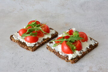 Delicious Tomato and Arugula Bruschetta on Toasted Bread