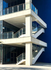 Fototapeta premium Contemporary Architectural Design Featuring Stacked Staircase Against Vibrant Blue Wall