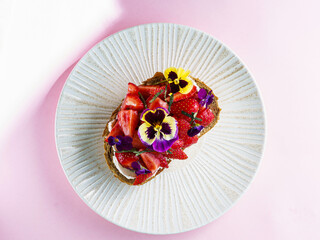 bruschetta with strawberries and cottage cheese