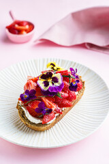 bruschetta with strawberries and cottage cheese
