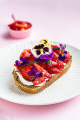 bruschetta with strawberries and cottage cheese