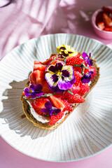 bruschetta with strawberries and cottage cheese