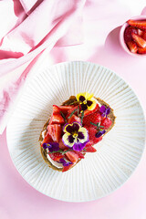 bruschetta with strawberries and cottage cheese