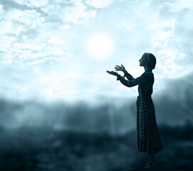 Young girl praying to God