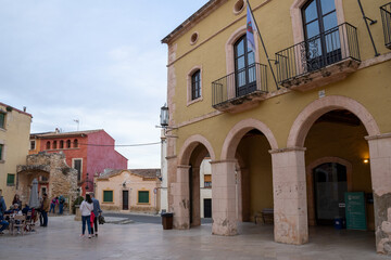 Scenic Plaça del Pou in Altafulla, Tarragona – peaceful village square with medieval charm and Mediterranean atmosphere. 