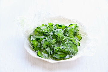 冷凍したスライスきゅうり