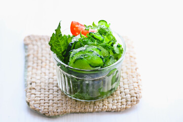 冷たい胡瓜の浅漬け