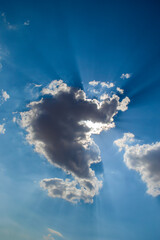 Nubes de verano a contraluz