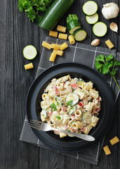 chicken alfredo rigatoni with zucchini and pepper