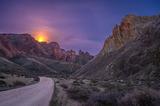 moonrise in the high desert