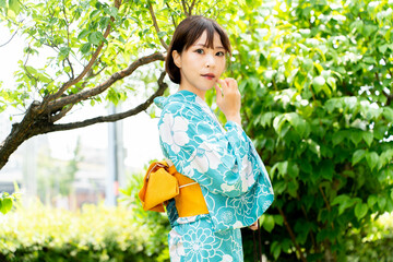 浴衣の日本人女性