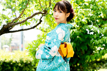 浴衣の日本人女性