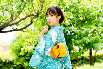 浴衣の日本人女性