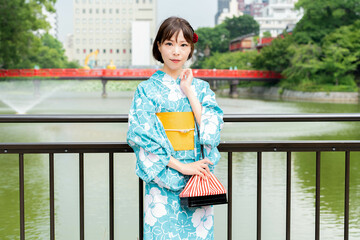 浴衣の日本人女性