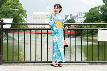 浴衣の日本人女性