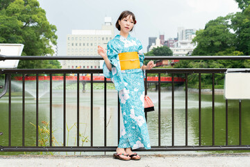 浴衣の日本人女性
