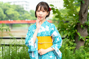浴衣の日本人女性