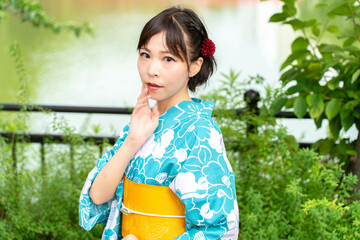 浴衣の日本人女性