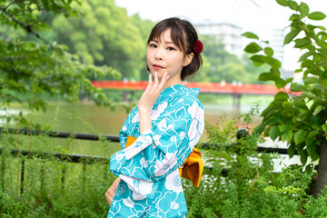 浴衣の日本人女性