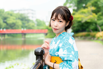 浴衣の日本人女性