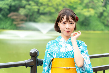 浴衣の日本人女性