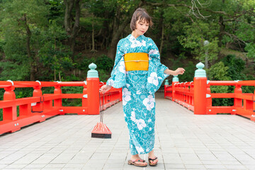 浴衣の日本人女性