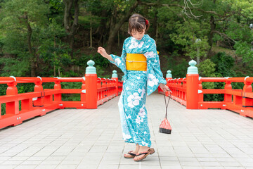 浴衣の日本人女性