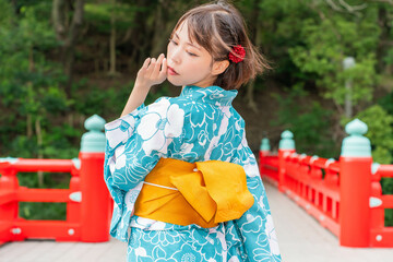 浴衣の日本人女性
