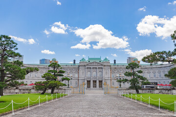 迎賓館赤坂離宮正門から見た本館