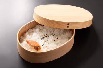 ［秋田県　郷土料理］ぼだっこ弁当（塩辛く漬け込んだ紅鮭）