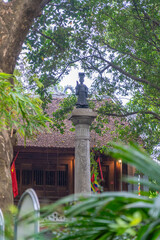 Statue Of King Le Thai To monument