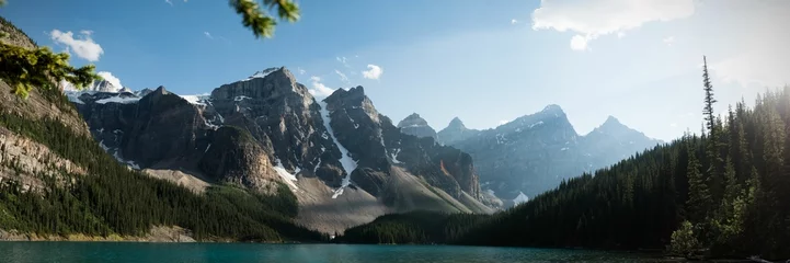 Photo sur Plexiglas Mountains and lake on a sunny day