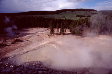 yellowstone grand prismatic spring