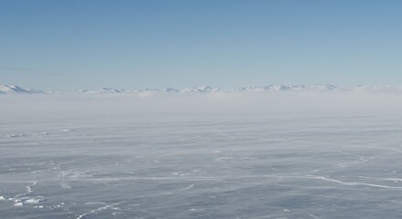 Obraz premium Icy plain with distant mountains