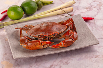 Gourmet steamed crab served lime