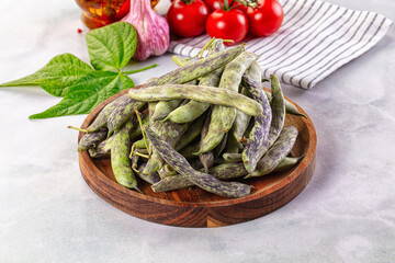 Raw green bean strips heap