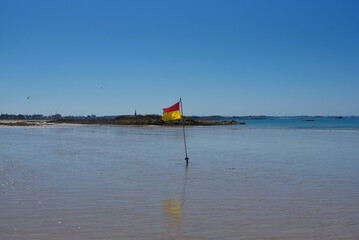 Drapeau de balisage sauveteurs en mer Sécurité Civile à Saint-Malo