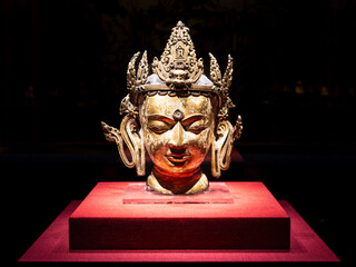 golden buddha statue
